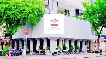 Cho Thuê Nhà GÓC 2 Mặt Tiền 204B Lý Chính Thắng + Bà Huyện Thanh Quan