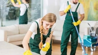 Cần gấp 2 chị tạp vụ dọn dẹp .ưu tiên cho người lớn tuổi. có cccd gốc