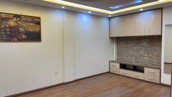 Cho thuê căn hộ mặt đường Láng Hạ để ở và kinh doanh