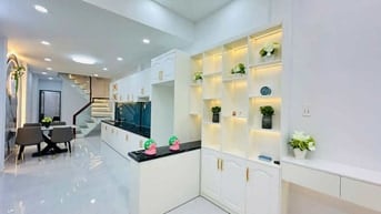 NHÀ ĐẸP SIÊU DÀI. TIỆN KINH DOANH. HẺM XE HƠI.