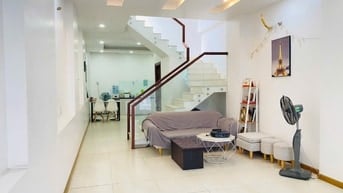 NHÀ 1T2L MẶT TIỀN KHU DÂN CƯ NGAY TRƯỜNG THỌ. SẴN NỘI THẤT