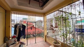Chính chủ bán nhà thổ cư đường Cầu giấy 35m x 5 tầng 9,75 tỷ. Có TL. 3