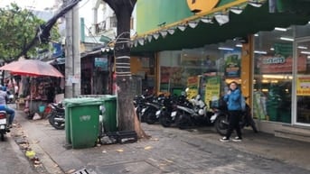 Siêu hiếm nhà nát vài bước ra chợ Lý P.Man Q7 cạnh metro C.Giờ 4.4 tỷ