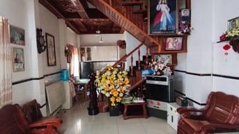 NHÀ Ở ĐẸP ỐP GỖ 2 MẶT TIỀN HẺM KHU VỰC TÂN PHÚ (có thương lượng)