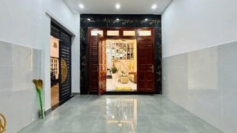 Nhà bán giá ngộp DT: 63,7m2 nằm ngay đường Lê Văn Sỹ, Quận 3. 