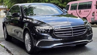 Mercedes Benz E Class 2025 E200 Exclusive - 700 km
