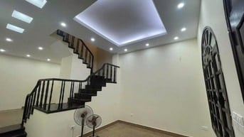 Nhà riêng ngõ phố lê thanh nghị giải phóng dt70m2x3t giá 19tr 