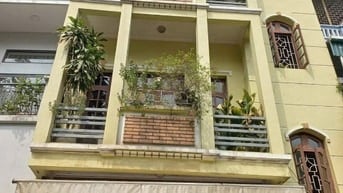Bán nhà mặt phố Trần Đại Nghĩa, DT 140 m2, 2 mặt tiền đều đẹp, KD luôn