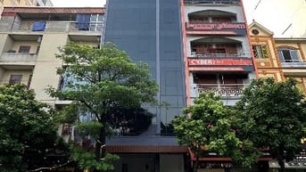 Cho thuê nhà MP mai dịch ,8 tầng Thang Máy ,thông sàn ,sẵn PCCC