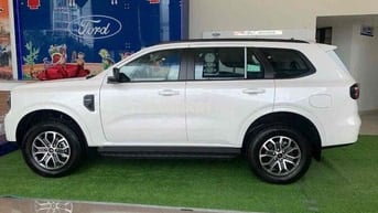 2025 Everest AB Trắng xe sẵn Bank 80%, lãi 7,5%