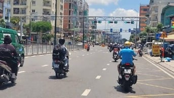 CHDV HXH Dương Quảng Hàm 138m2 ngang 4.6m 5 lầu 16PN TN 720tr 16.5 tỷ