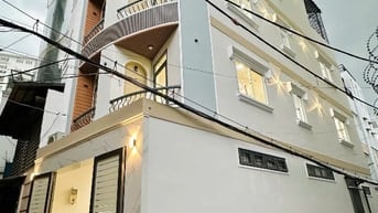 Nhà 4 Lầu DT:4,25x13m Cao cấp góc 3 mặt hẻm xe hơi Nguyễn Đình Chính