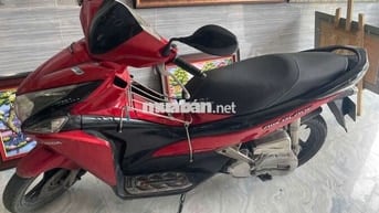 Xe nhà đang chạy , còn mới và chạy êm,ích hao xăng