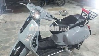 Vespa gts xe đẹp đang đi