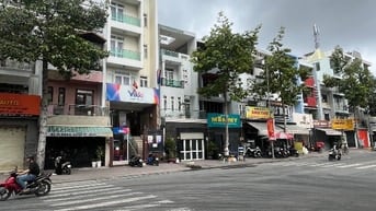 Nhà MT Dương Quang Đông P5Q8. DT 5x20m 1 trệt 4 lầu ST.