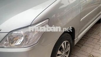 Toyota Innova 2015 2.0E - 900000 km