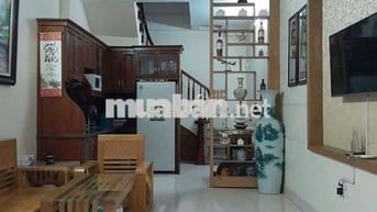 Cho thuê nhà ngõ 211 Bát Khối - 10m ra oto dừng đỗ - full đồ nhà mới