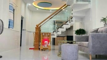 kẹt nợ bán gấp nhà đường Hậu Giang, Q.6 - DT 60m2/1TY080 Sổ Hồng Riêng