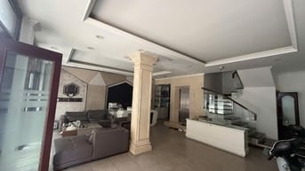 Cho thuê nhà mặt phố Bùi Thị Xuân, HBT, tầng 1+2, SD 160m2, MT 8m
