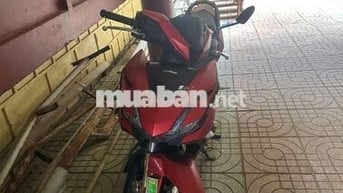 Honda Winner X màu đỏ, tay ga