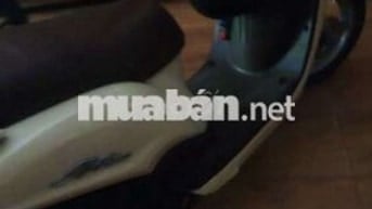 Xe máy Yamaha Nozza màu kem