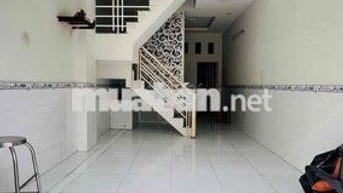 Nhà Gần Chợ Đường DT 120m2 1Trệt 1Lầu 3Pn 3Wc Sân Đậu Xe Máy Hẻm Cụt