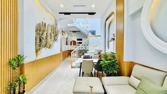 Chỉ 6 tỷ, nhà cực đẹp, Xô Viết Nghệ Tĩnh, 52m2, 2 tầng BTCT,3 PN, 3 WC