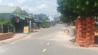 Cần bán nhà 1 trệt 2 lầu, đúc 3 tấm thật, giá rẻ