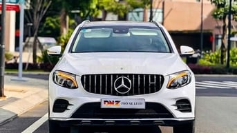 Mercedes Benz GLC300 4MATIC AMG model 2019