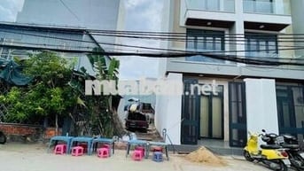 HIẾM- MẶT TIỀN VỊ TRÍ CÁCH PHẠM VĂN ĐỒNG 30M - XÂY CAO +HẦM -GIÁ 6.6TỶ