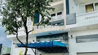 Nhà Sạch Sẻ DT 200m2 1Trệt 1Lửng 2Lầu 4Pn 3Wc Có Sẳn Nội Thất Hẻm Tải