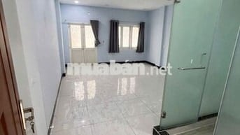 Nhà đang sơn sửa, (4x16m), HXH 416/11B Lạc Long Quân P5 Q11