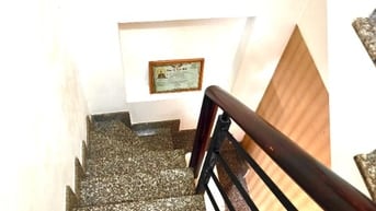 Nhà 1 trệt 2 lầu đúc hẻm xe hơi vài mét.nhà bè