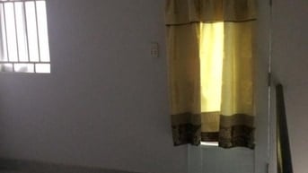Từ nhà bước ra đường lớn 5m.gần chợ trường học siêu thị ..