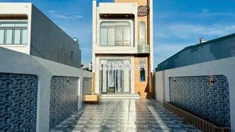 NHÀ THIẾT KẾ HIỆN ĐẠI 1 TRỆT 1 LẦU MỚI 100% - MẶT TIỀN KINH DOANH HƯƠN