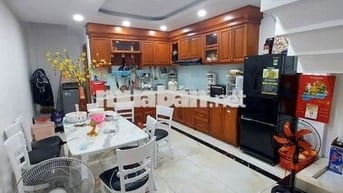 CHO THUÊ NHÀ 1 TRỆT 1 LỬNG 2 LẦU SÂN THƯỢNG. 5PN 4WC