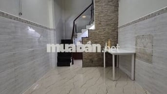 NHÀ BẾN VÂN ĐỒN Q4- SÁT MT- 20m2 - 3 LẦU- GIÁ 3 TỶ NHỈNH