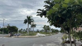 Chính chuBán đất Nam Hòa Xuân B2.106, đối diện trường, sát công viên.