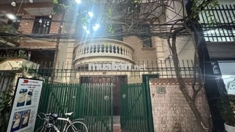 Cho thuê Villa 4 tầng, mặt tiền rộng, đường Lê Trọng Tấn.