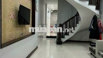 NHÀ SẠCH SẼ 2 LẦU + SÂN THƯỢNG THOÁNG MÁT 4PN 3WC HẺM LÊ HOÀNG PHÁI