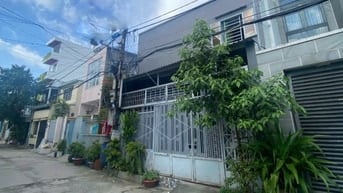 Bán nhà ngay chợ Lạc Quang - hẻm 7m thông - 8mx11m - Giá 6 tỷ 200