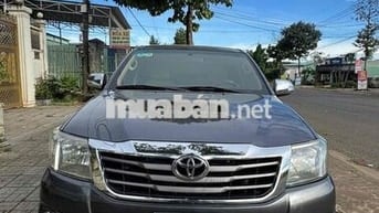 Toyota Hilux 2013 2.5E 4x2 MT - 100000 km