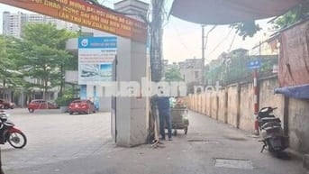 Bán Nhà 30M2x4 tầng, 3 PN, ô tô đỗ cửa, cổng trường Đại Học Công Nghệ.