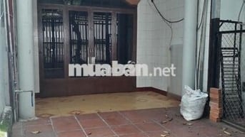 Cho thuê nhà Hẻm oto đường 9 L.chiểu, DT 100m2 có sân để oto giá 8tr
