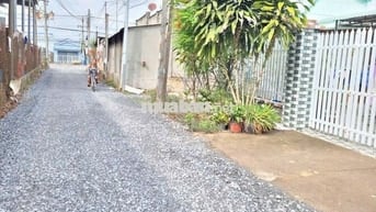 ngang 6m có 2 mặt tiền. full thổ cư. Ngay KCN Phước Đông. 695 tr