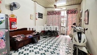 Bán nhà hẻm 647/ Lạc Long Quân, 4x11m, 1 lầu, giá 4.2 tỷ TL