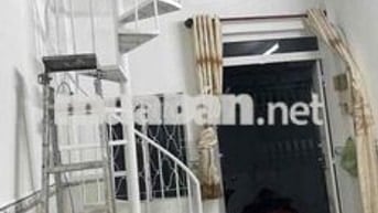 nhà 1 lầu 2pn (1 kín 1 hở) 2wc ds 3 gần FTiMa đh luật