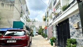 NHÀ 3 TẦNG HOÀNG DIỆU 2, XE HƠI NGỦ NHÀ,SỔ VUÔNG VỨC HOÀN CÔNG 5,x tỷ