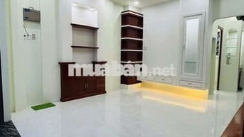 CHO THUÊ NHÀ:
TRỆT 1 LẦU VÀ SÂN THƯỢNG MỚI XÂY
HẺM 388 NGUYỄN VĂN CỪ