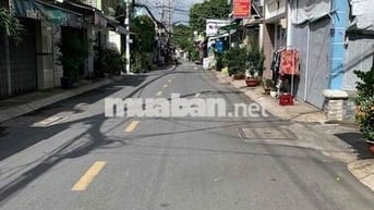 Nhà đang sơn. Bàn giao nhà mới.  Cho thuê nhà mới phường 6 hẻm xe tải